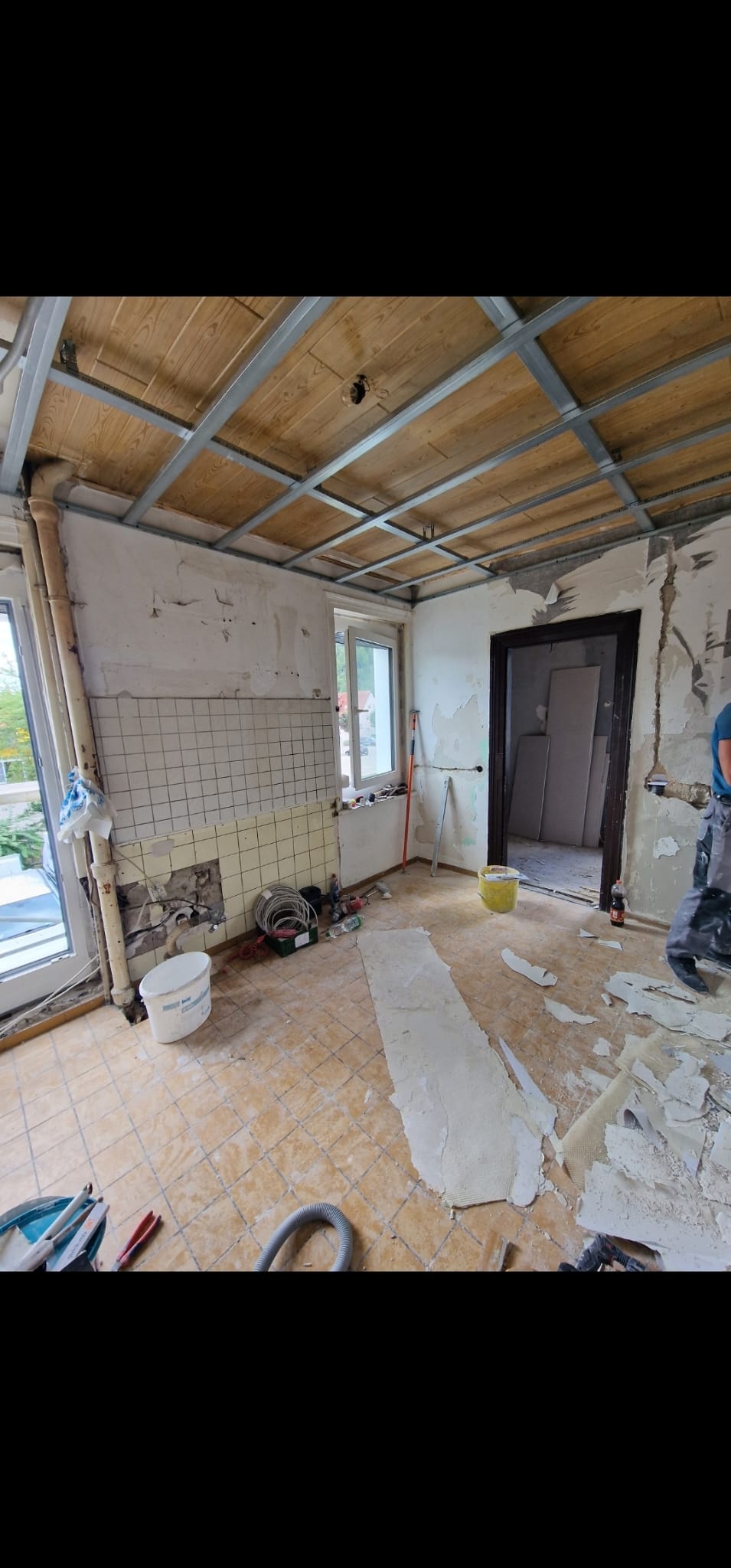 Küchenrenovierung — Vorher: alte Küche vor der Renovierung, Ansicht 1